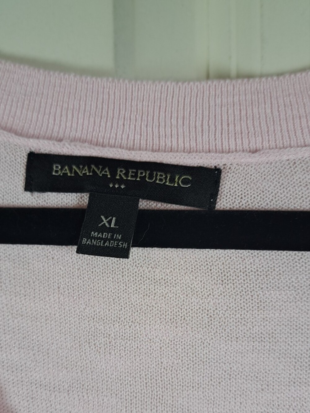 Banana Republic Pale Pink V-Neck Lightweight Sweater - Picture 2 of 7